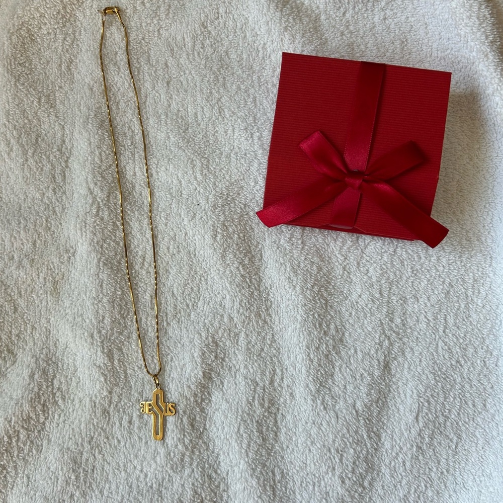 Gold Cross Pendant Necklace Jeuse